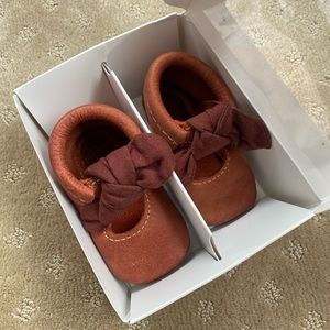 Freshly Picked knotted bow moccs - autumn